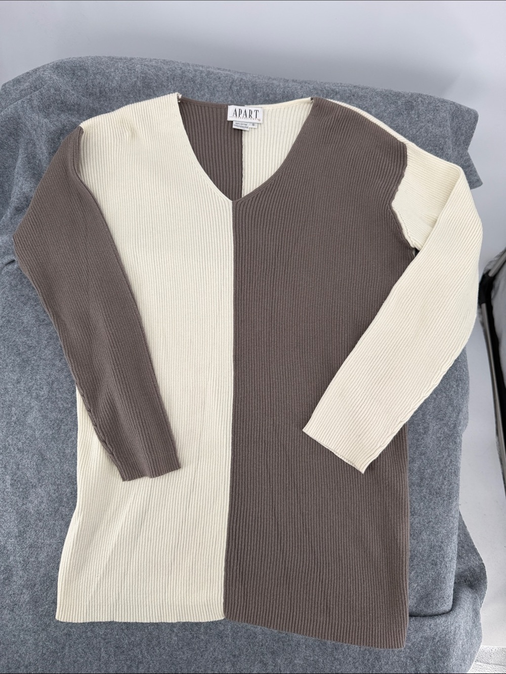 Apart Impressions color block Two-Tone V-Neck Ribbed Sweater dress Cream & Brown
